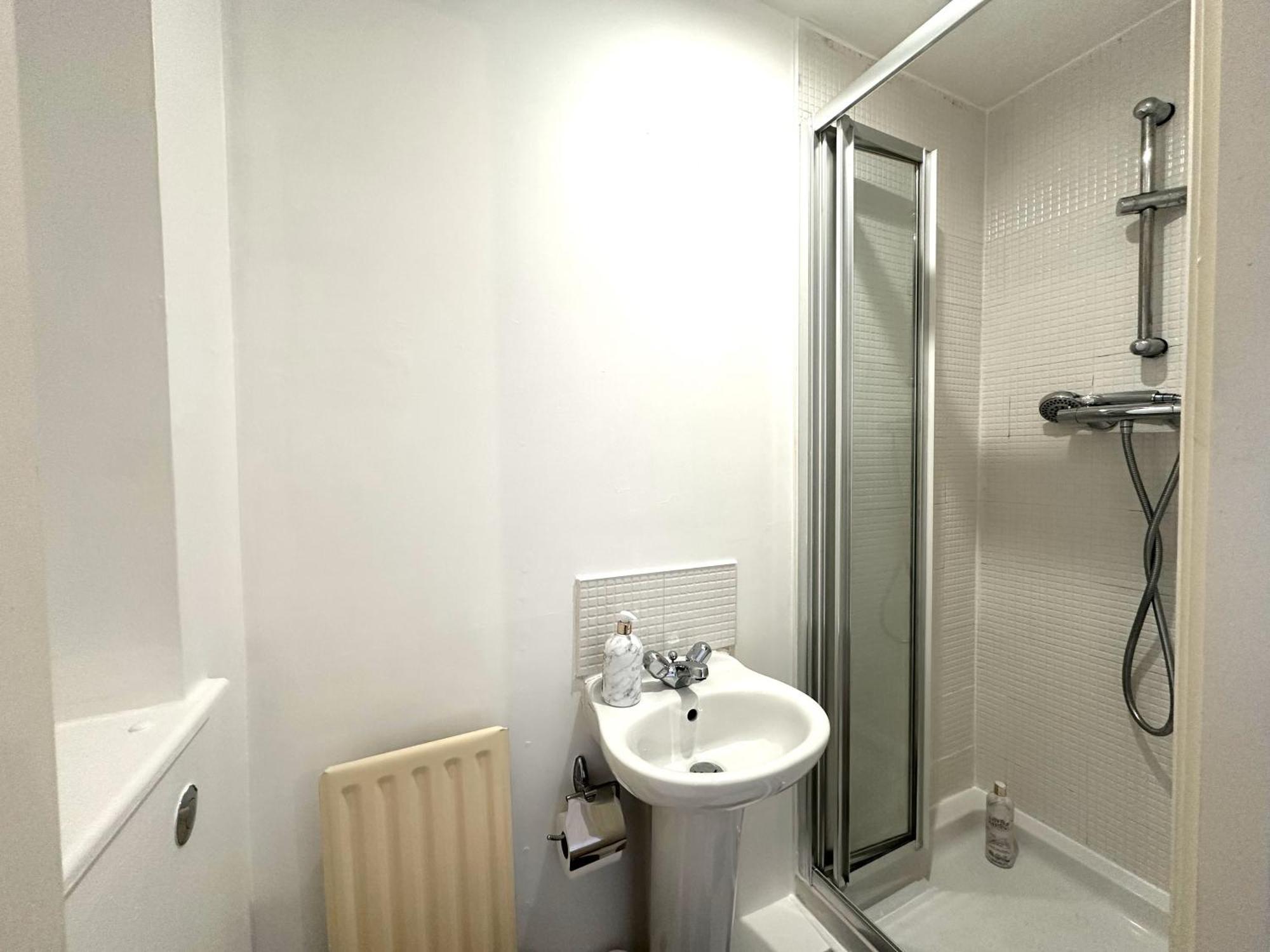 Private Room With En-Suite And Parking In Shared Flat Glasgow Dış mekan fotoğraf